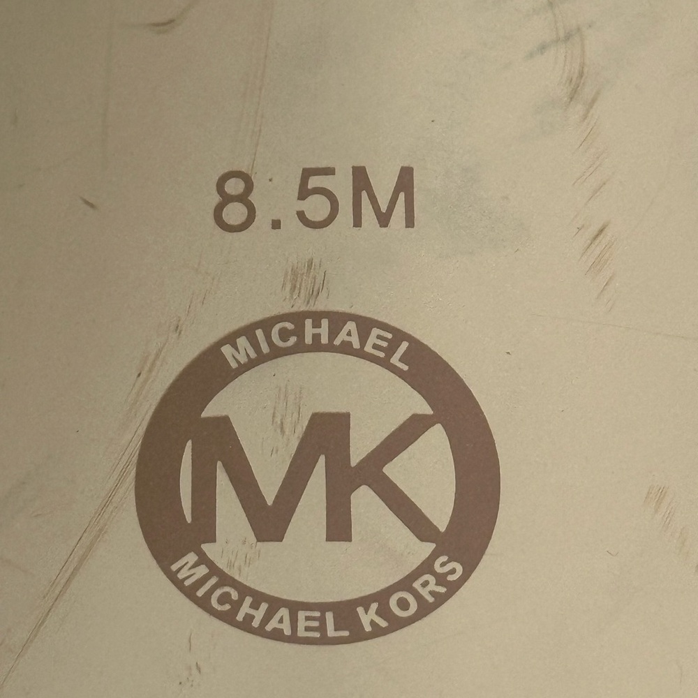 Like new Michael Kors nude pump - Picture 3 of 4